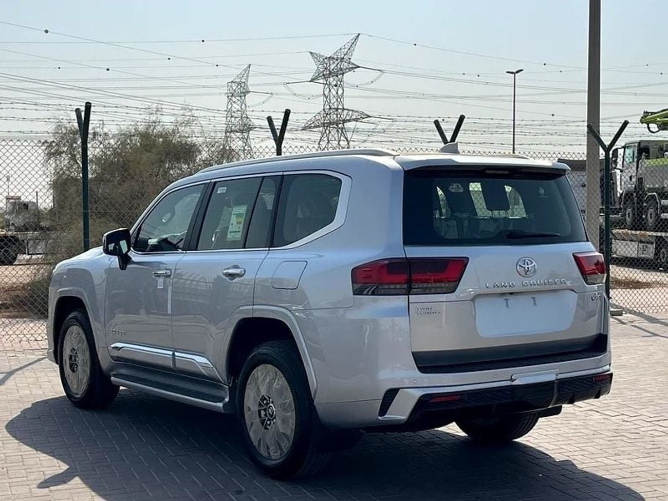 تويوتا لاند كروزر 2026 Toyota Land Cruiser LC300 VXR (Full-Option) 3.5L V6 Twin Turbo Petrol A/T 4WD Export Only