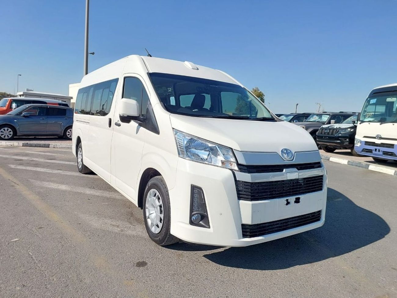 Toyota Hiace TOYOTA HIACE COMMUTER VAN RHD 2024 MODEL 2.8 L DIESEL AUTOMATIC(PM22807)