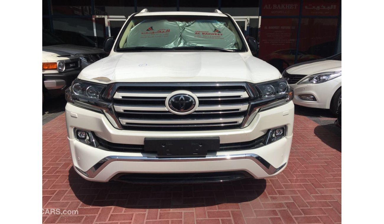 Toyota Land Cruiser V8 GXR WHITE EDITION