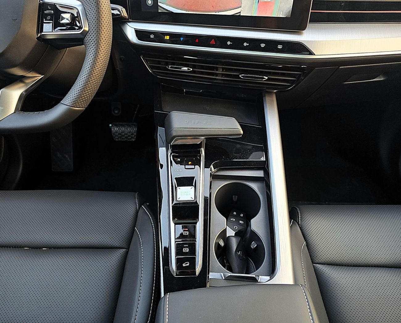 MG One MG One 1.5 LUX SUV FWD 5Doors Black Color 2024