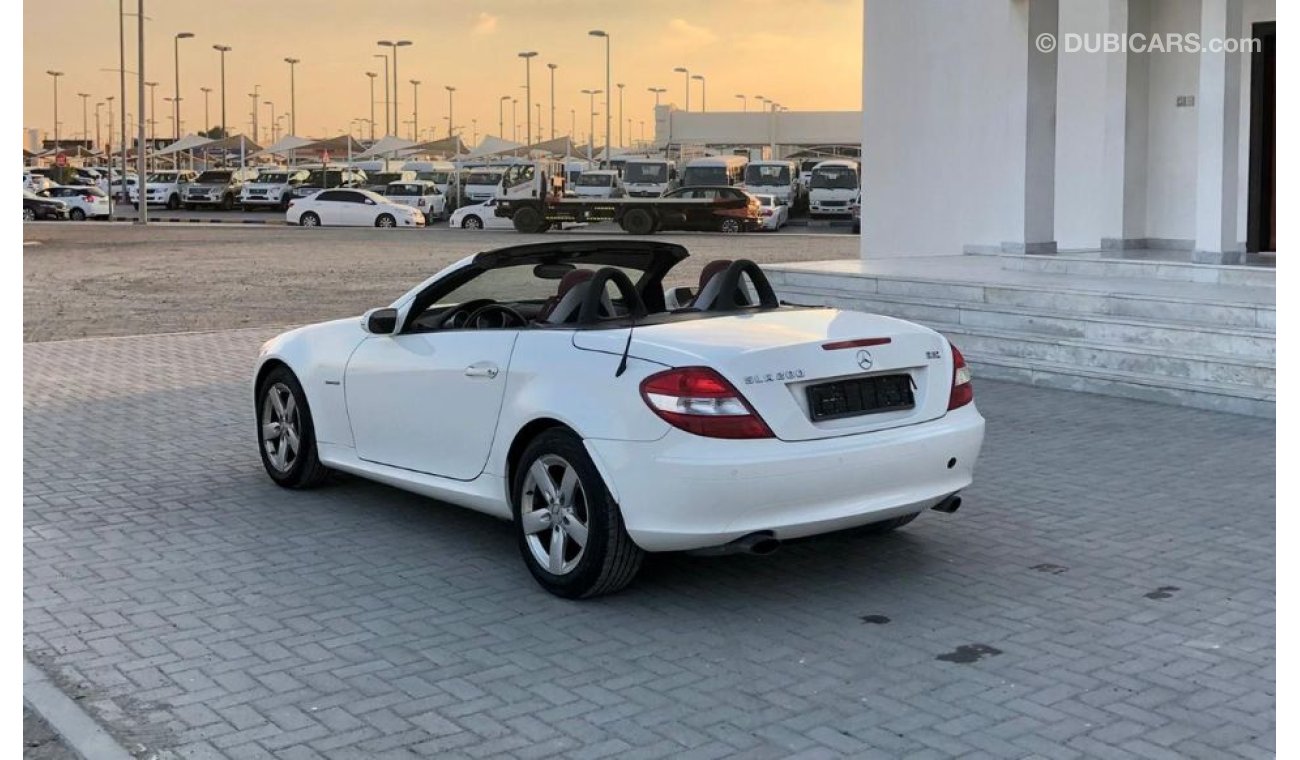 مرسيدس بنز CLK 200 The Mercedes CLK200 is a clean top, does not require any money, and is ready to register