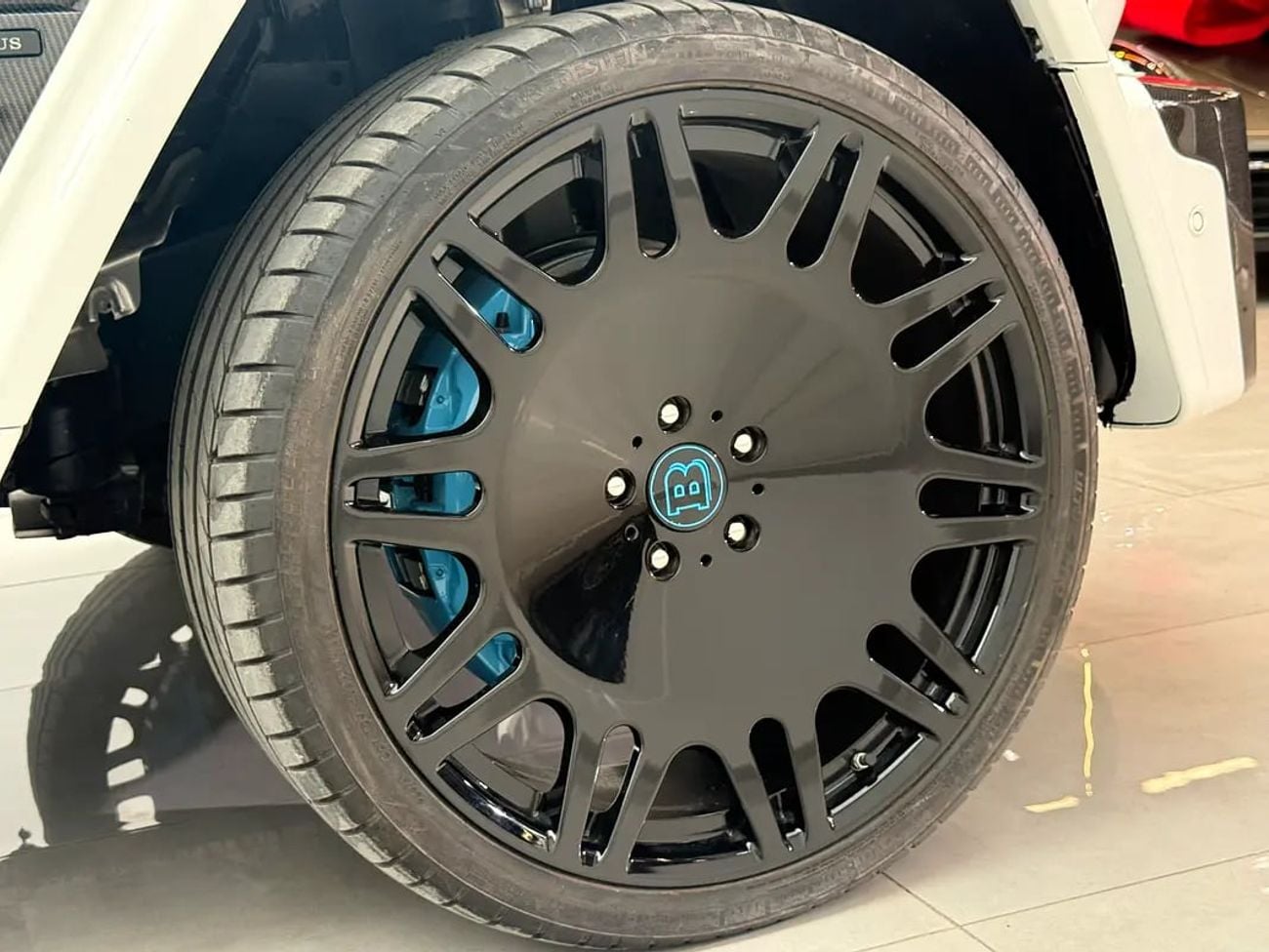 Mercedes-Benz G 63 AMG 2025 Mercedes-Benz G 63 AMG Brabus G800 – White with Sky Blue Interior