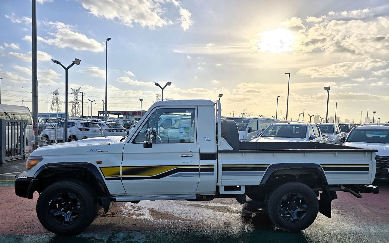 Toyota Land Cruiser Pick Up PICKUP 70th LX1 4.0L Toyota L.C Pick Up Single Cabin Special Edition 4.0l   MT Petrol v6 4WD Gcc 202
