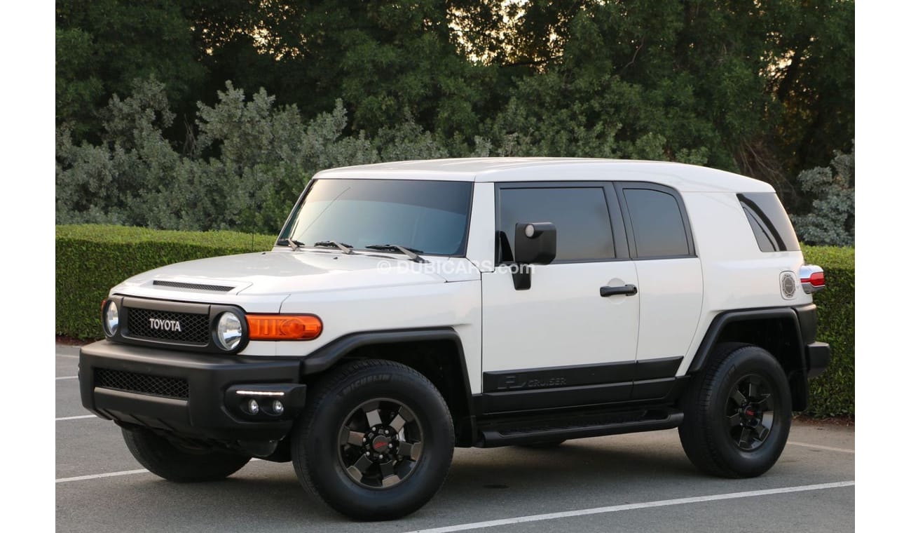 Toyota FJ Cruiser Toyota FG CRUISER  2009 GCC FULL OPTION ORIGINAL PAINT NO ACCIDENT