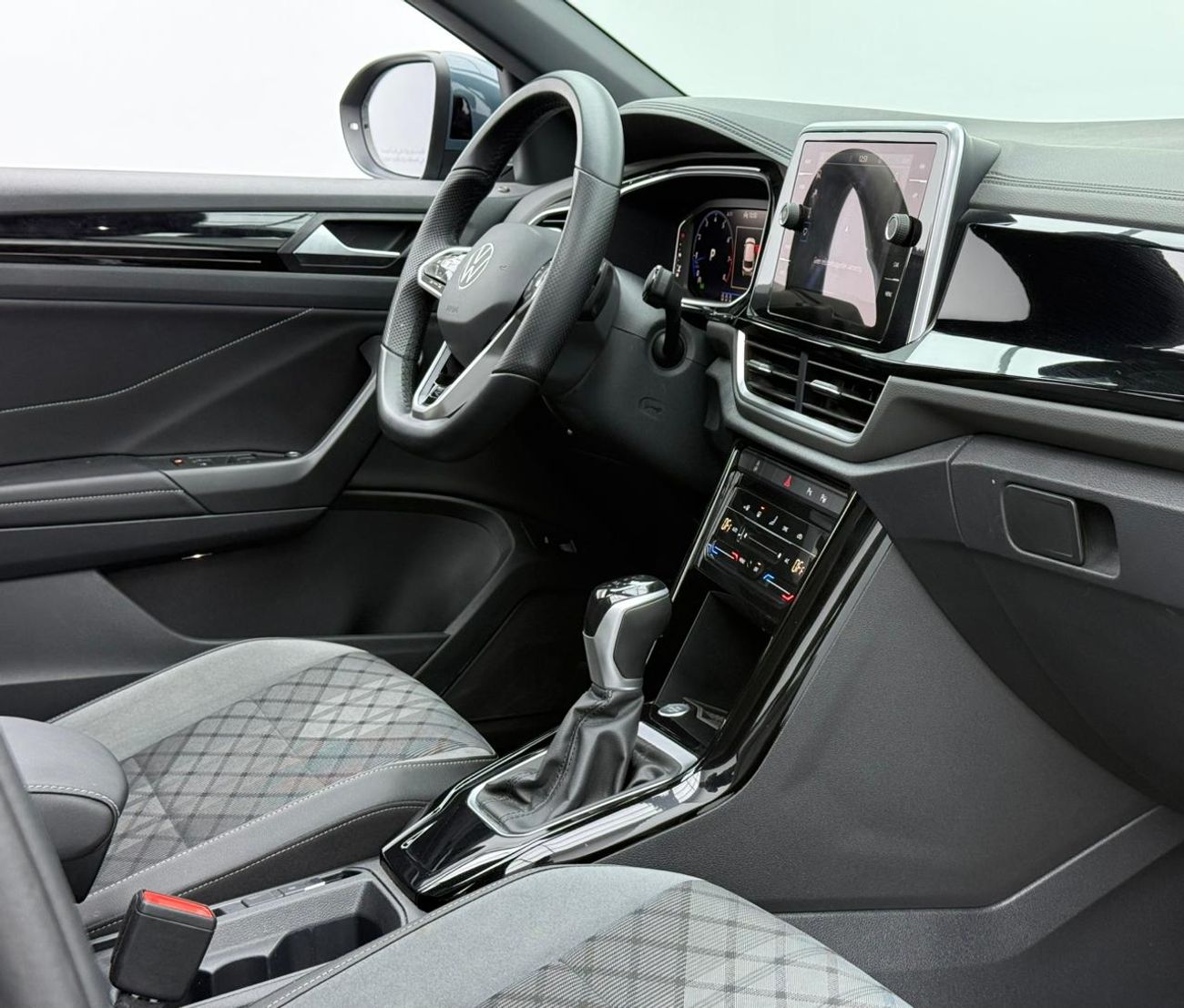 Volkswagen T ROC R-line 1.4L 2023 Volkswagen T-Roc R-Line, Warranty, Full Volkswagen Service History, Low Km, GCC