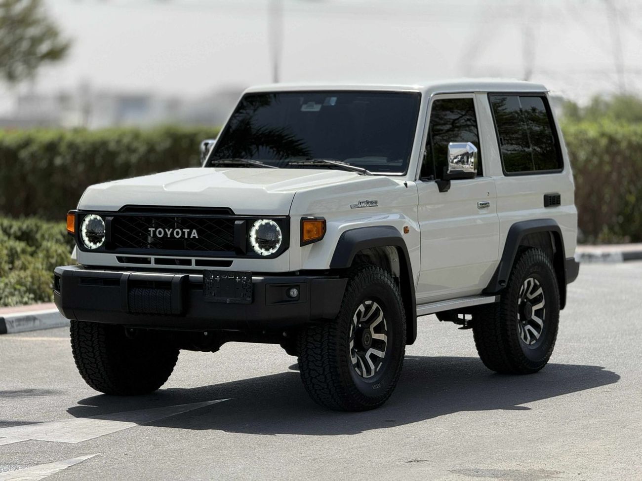 تويوتا لاند كروزر 70 GCC SPEC NEAT AND CLEAN VERY LESS KM