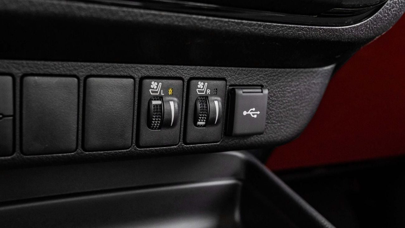 Toyota Hilux S GLX 2.4L AWD A/T 2025 Toyota Hilux SGLX 2.4L AT Diesel (White)