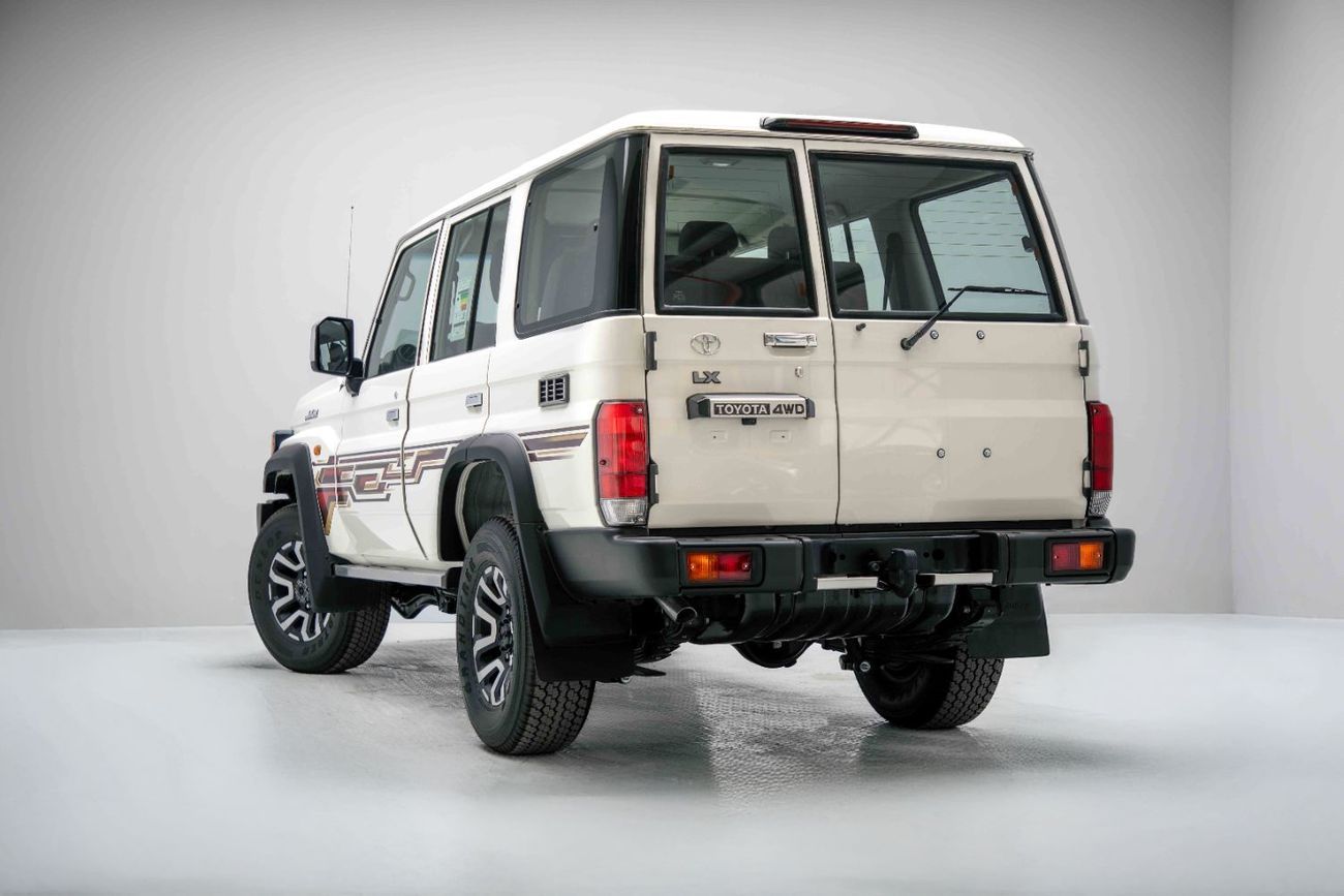 تويوتا لاند كروزر 70 Hardtop 2.8L - Manual - White Inside Bluish Grey | Export Only
