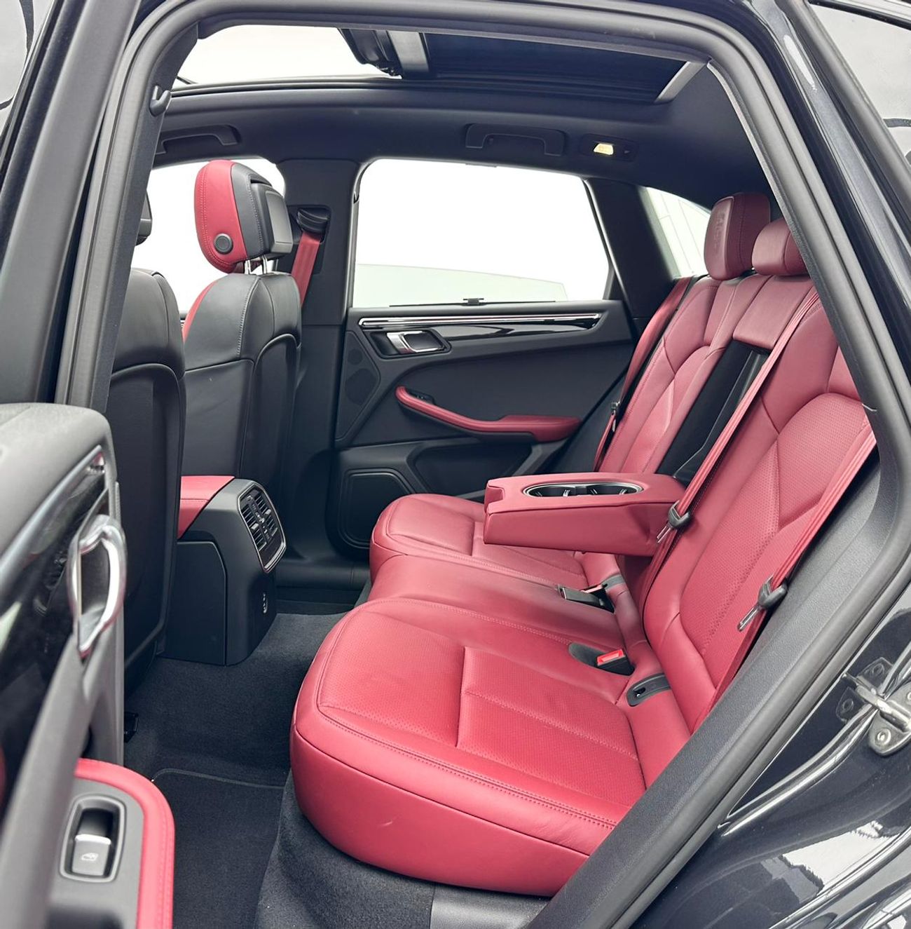 بورش ماكان 2024 Porsche Macan S, Oct 2026 Porsche Warranty, Porsche Full Service History, GCC