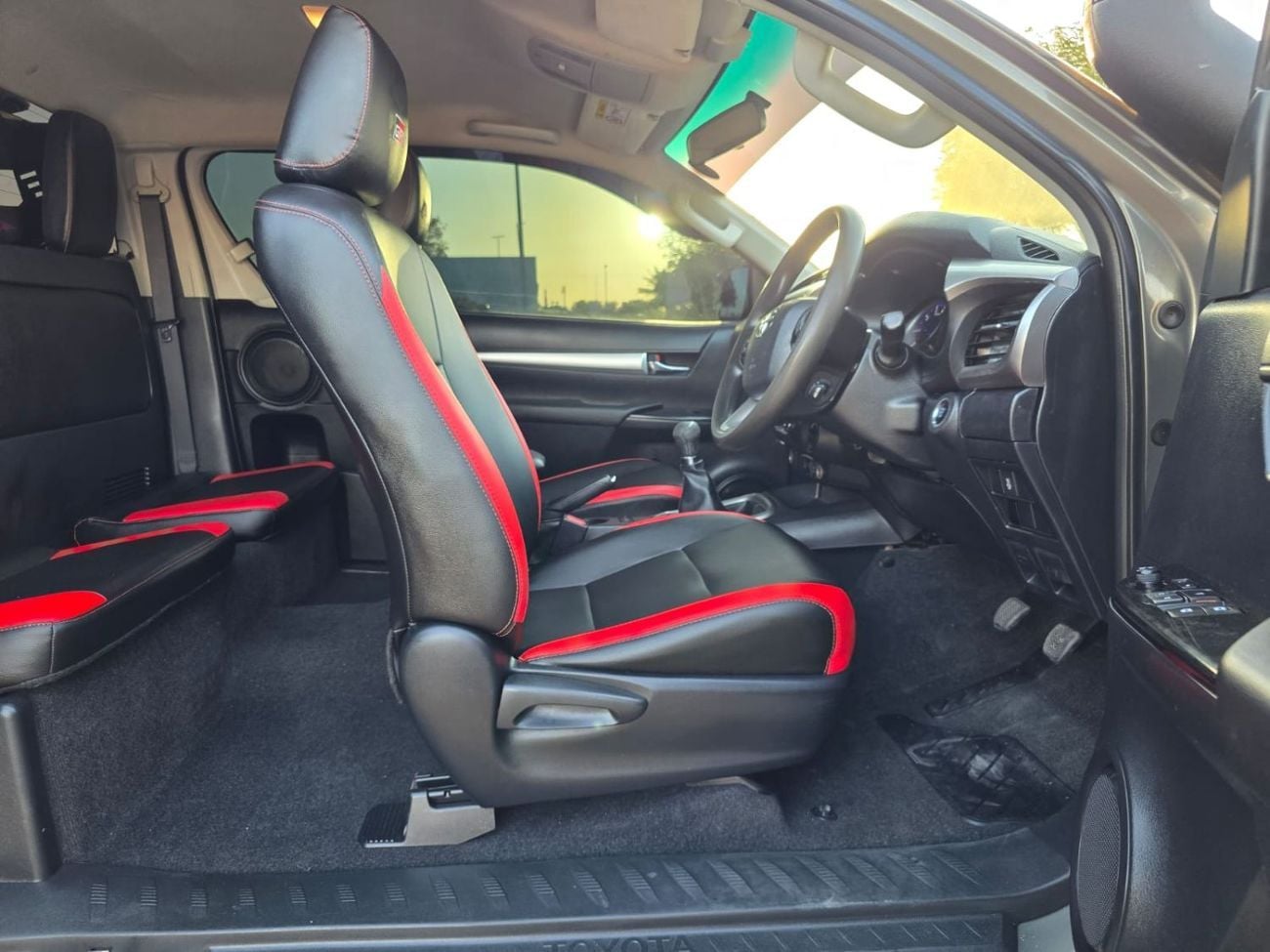 Toyota Hilux GLX 2016 | 2.8L DIESEL ENGINE | MANUAL TRANSMISSION | RHD | SMART CAB | DIGITAL AC | AIR SNORKEL | PUSH