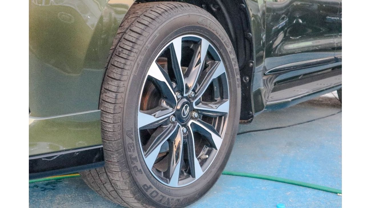 لكزس LX 570 سيجناتشر