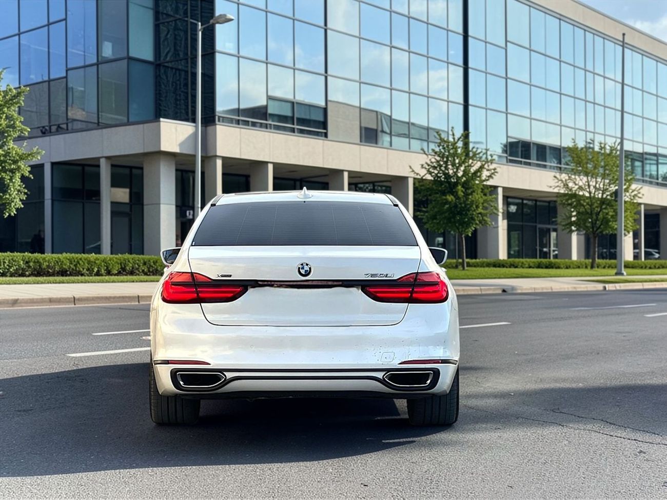 بي أم دبليو 750Li xDrive Executive 4.4L