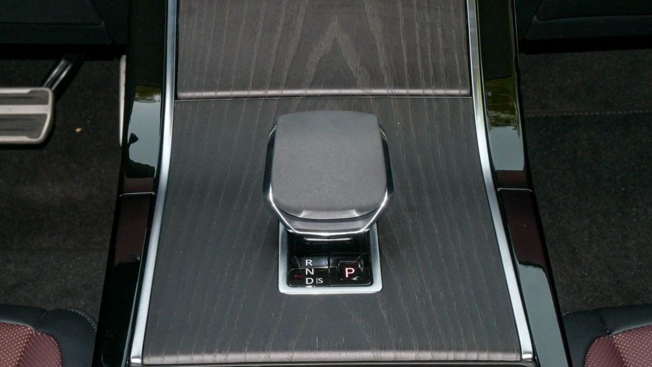 لاند روفر رانج روفر إيفوك SE P250 DYNAMIC 2025!! FIVE YEARS WARRANTY!! THREE YEARS SERVICE CONTRACT