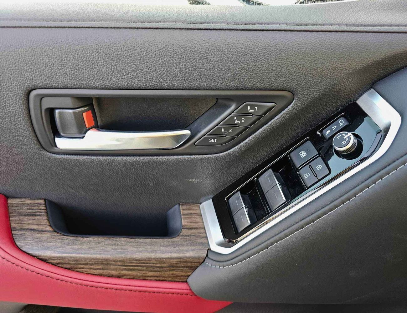 Toyota Land Cruiser 3.3L Diesel Top Variant With RADAR | HUD | BIG DVD | JBL | GCC Specs (CODE # VXR-Z)