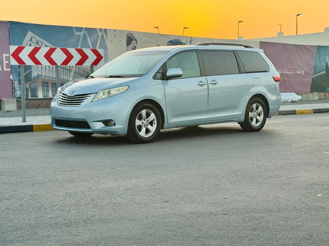 تويوتا سيينا LE