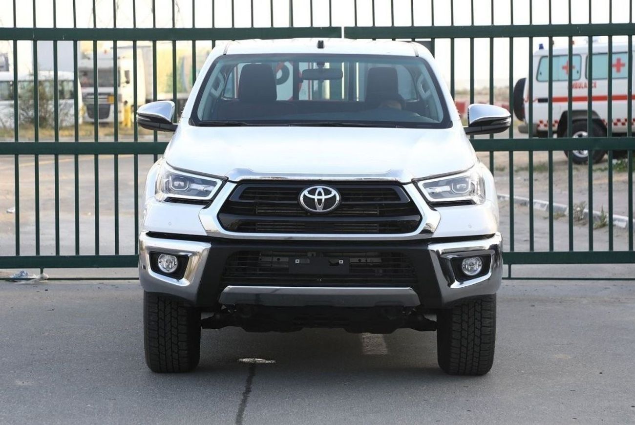 تويوتا هيلوكس Get 2023 Toyota Hilux 4x4 DC 2.8 SR5 - White inside Maroon