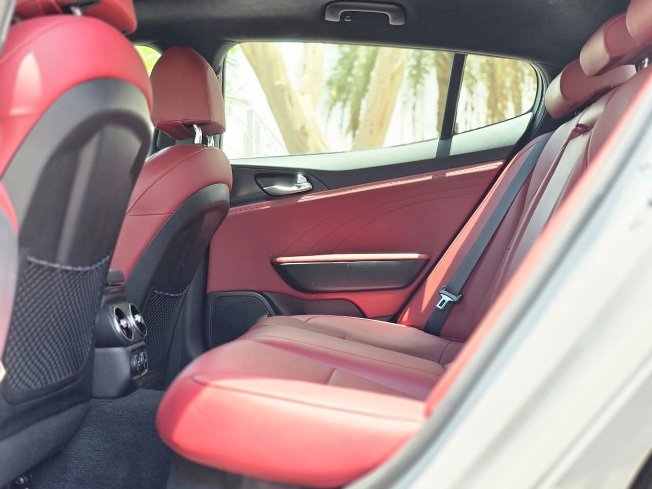 كيا ستينجر Std 2.0L Sportback V4 fully loaded GCC UNDER WARRANTY AND SERVICE CONTACT