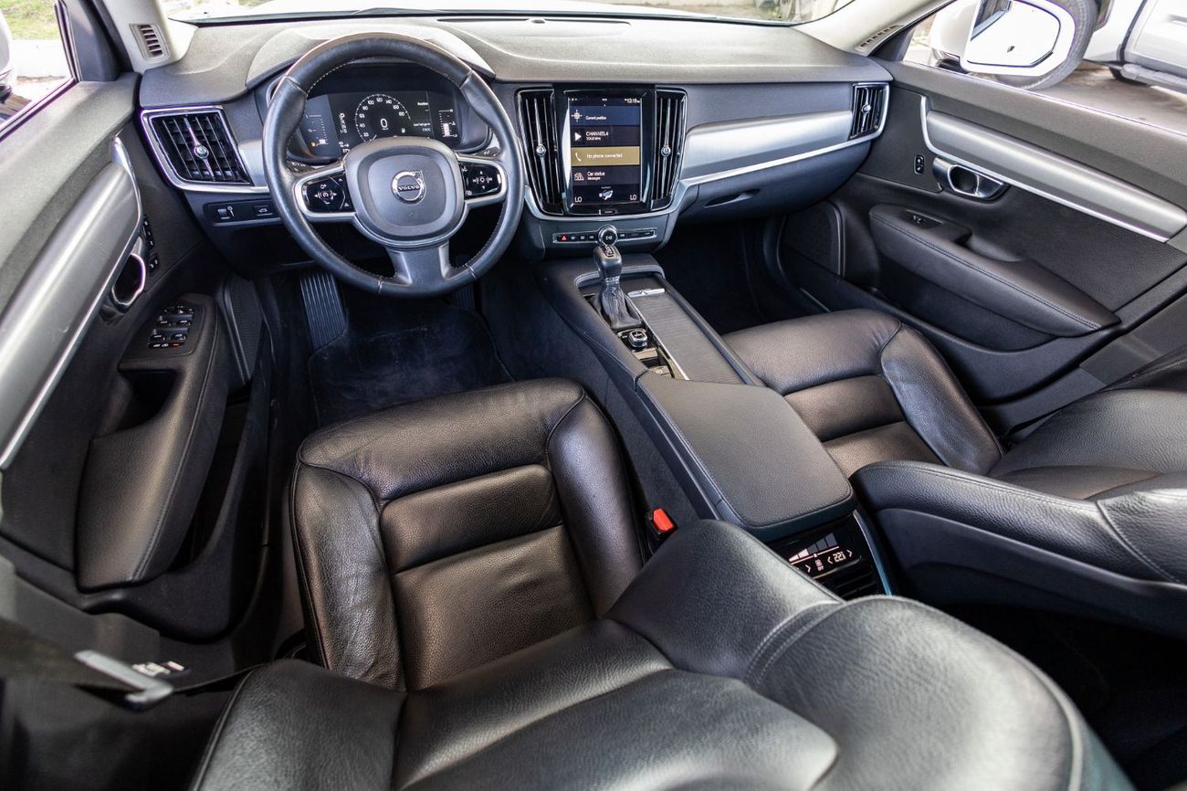 Volvo S90 Momentum 2.0L