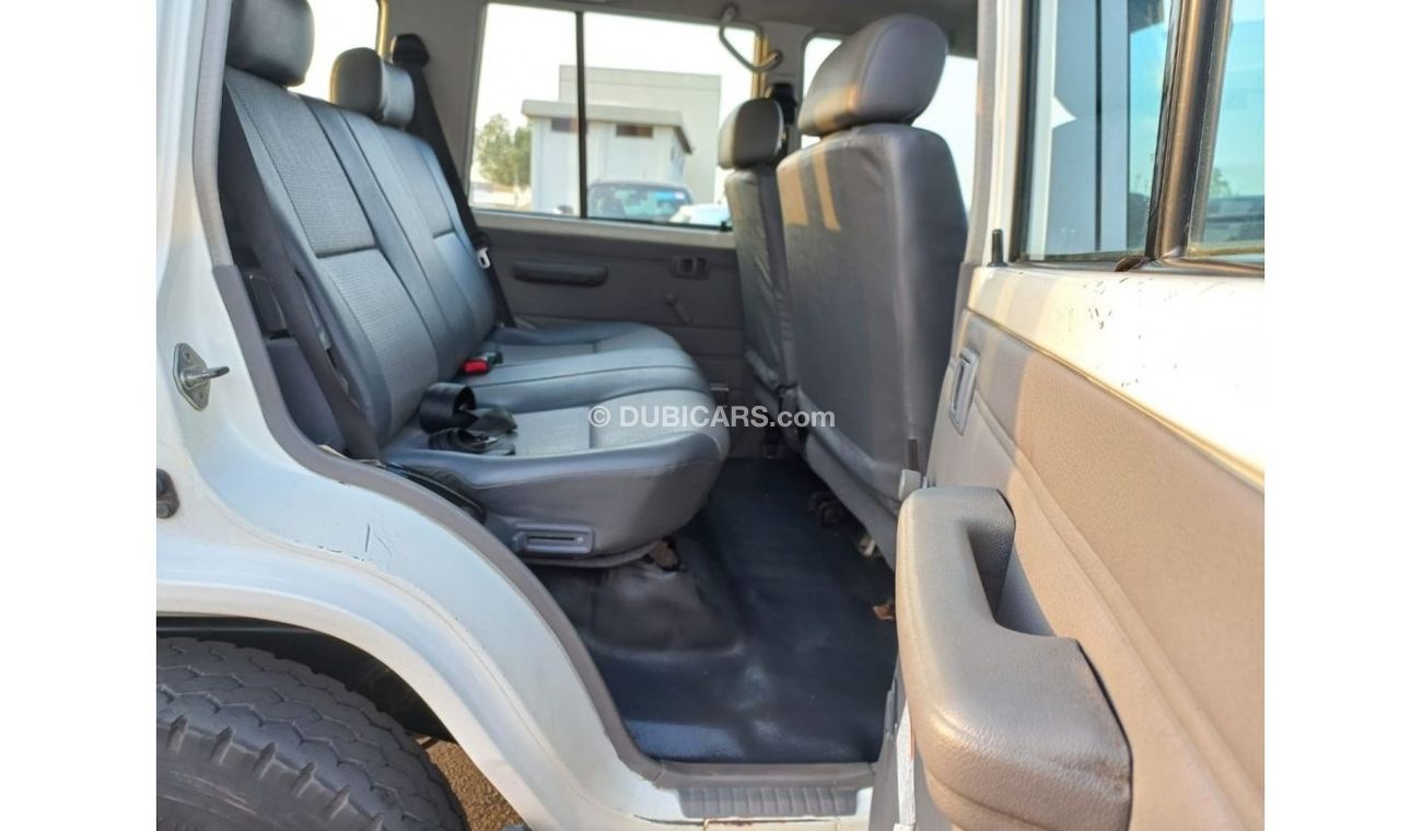 Toyota Land Cruiser 70 TOYOTA LAND CRUISER HARD TOP LEFT HAND DRIVE (PM 839)