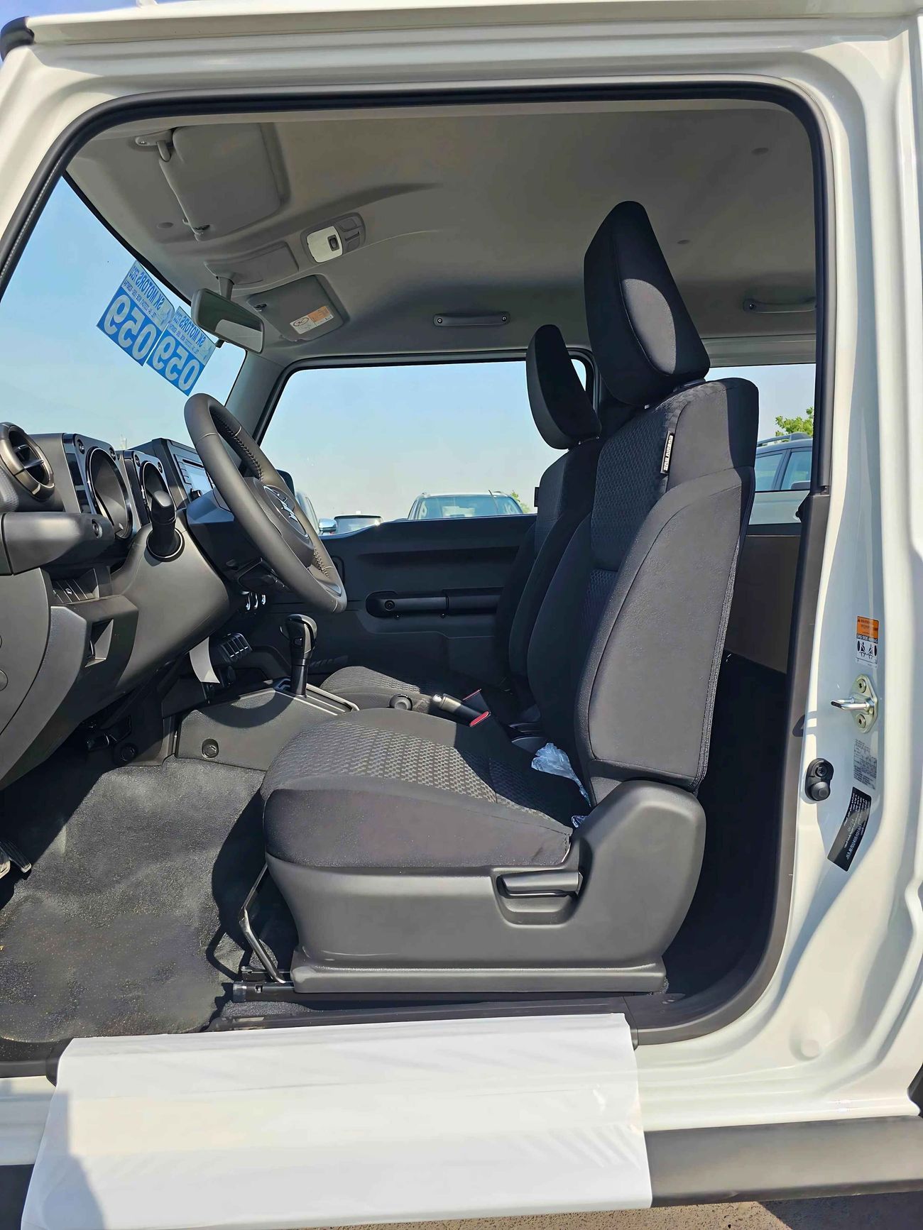 Suzuki Jimny GLX / A/T / 1.5L V4 PETROL / 3 DOOR / ALL GRIP OFF ROAD / 4WD (CODE # GLX)