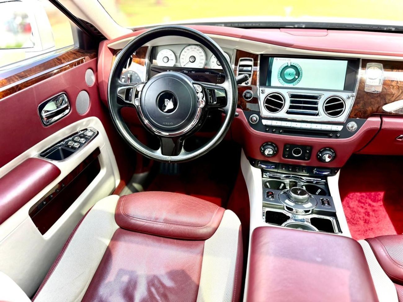 Rolls Royce Ghost SWB Std 6.6L l ROLLS ROYCE GHOST l GCC SPECS l 6.6L W12 l YEAR 2017 l