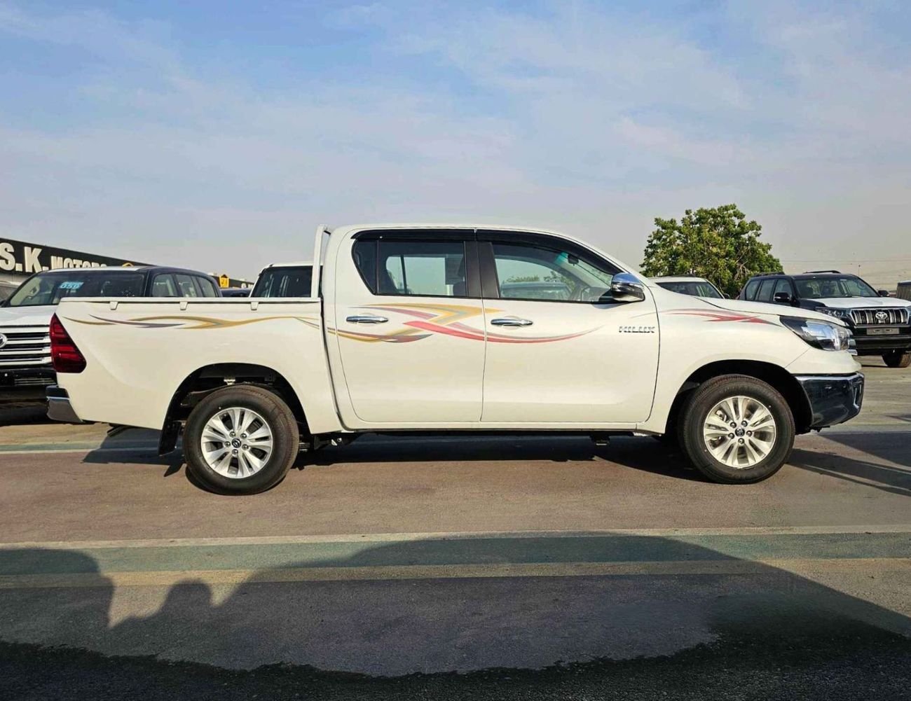 Toyota Hilux SR5 / NARROW BODY / A/T / 2.7L V4 PETROL / DVD+ CAMERA / FULL OPTION (CODE #  HP2F2)