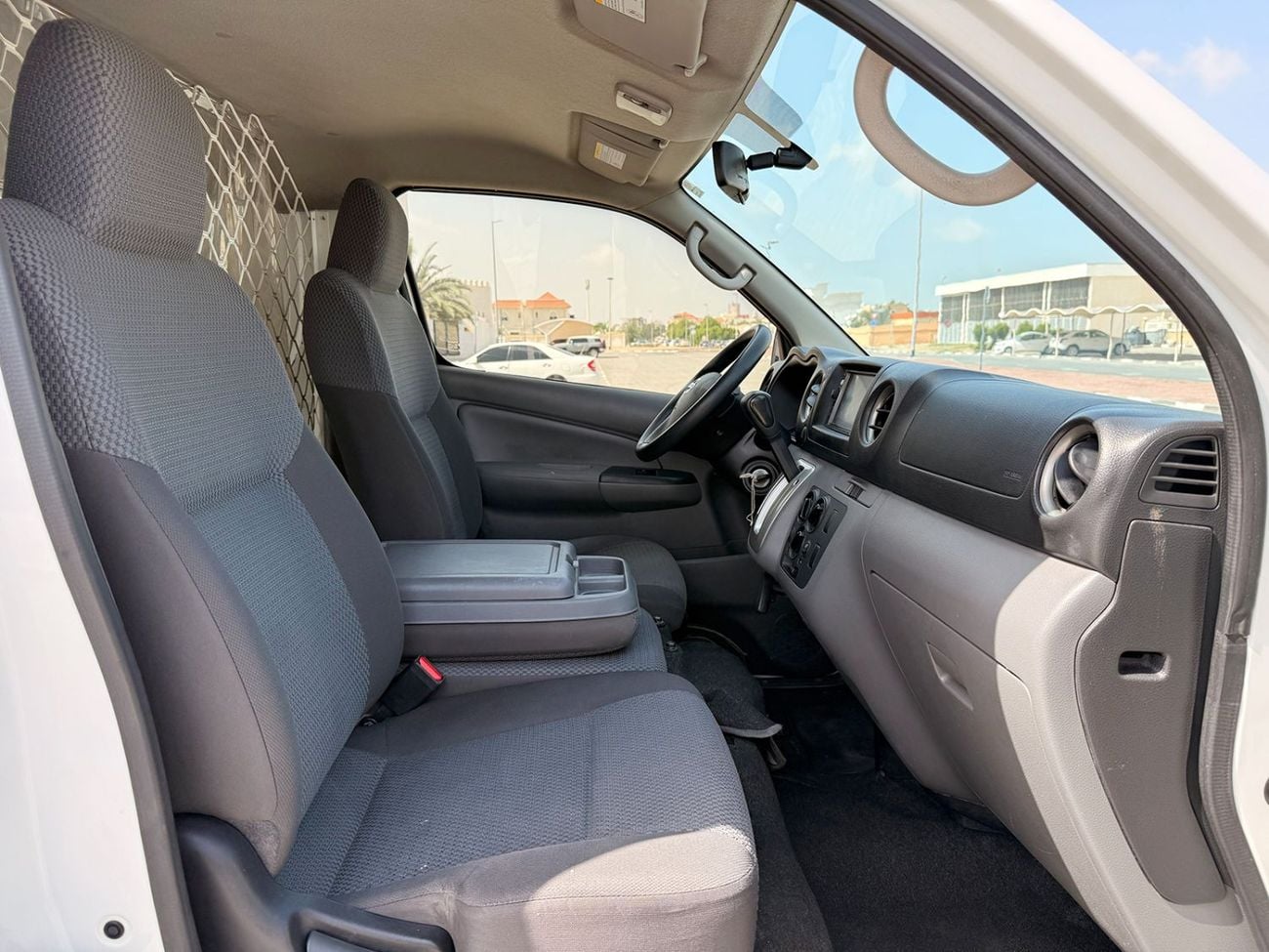 نيسان أورفان Panel Van Std 2.5L A/T (3 Seater) Petrol (4 Door)