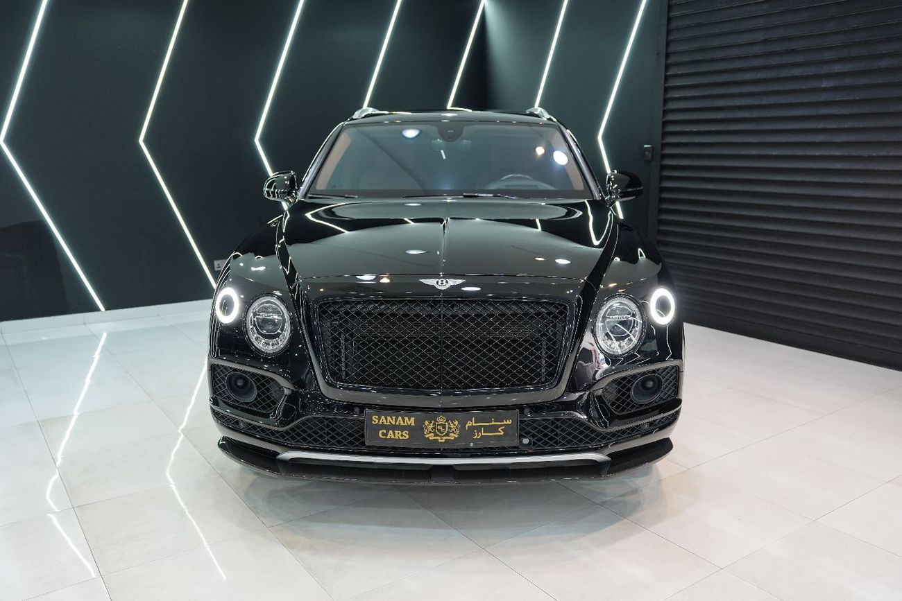 Bentley Bentayga 2018 Bentley Bentayga W12, Carbon Fiber Exterior, Rear-Seat Entertainment/Picnic Tables, GCC Specs!!
