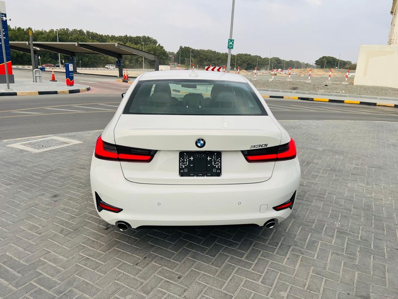 بي أم دبليو 330i Std 2.0L
