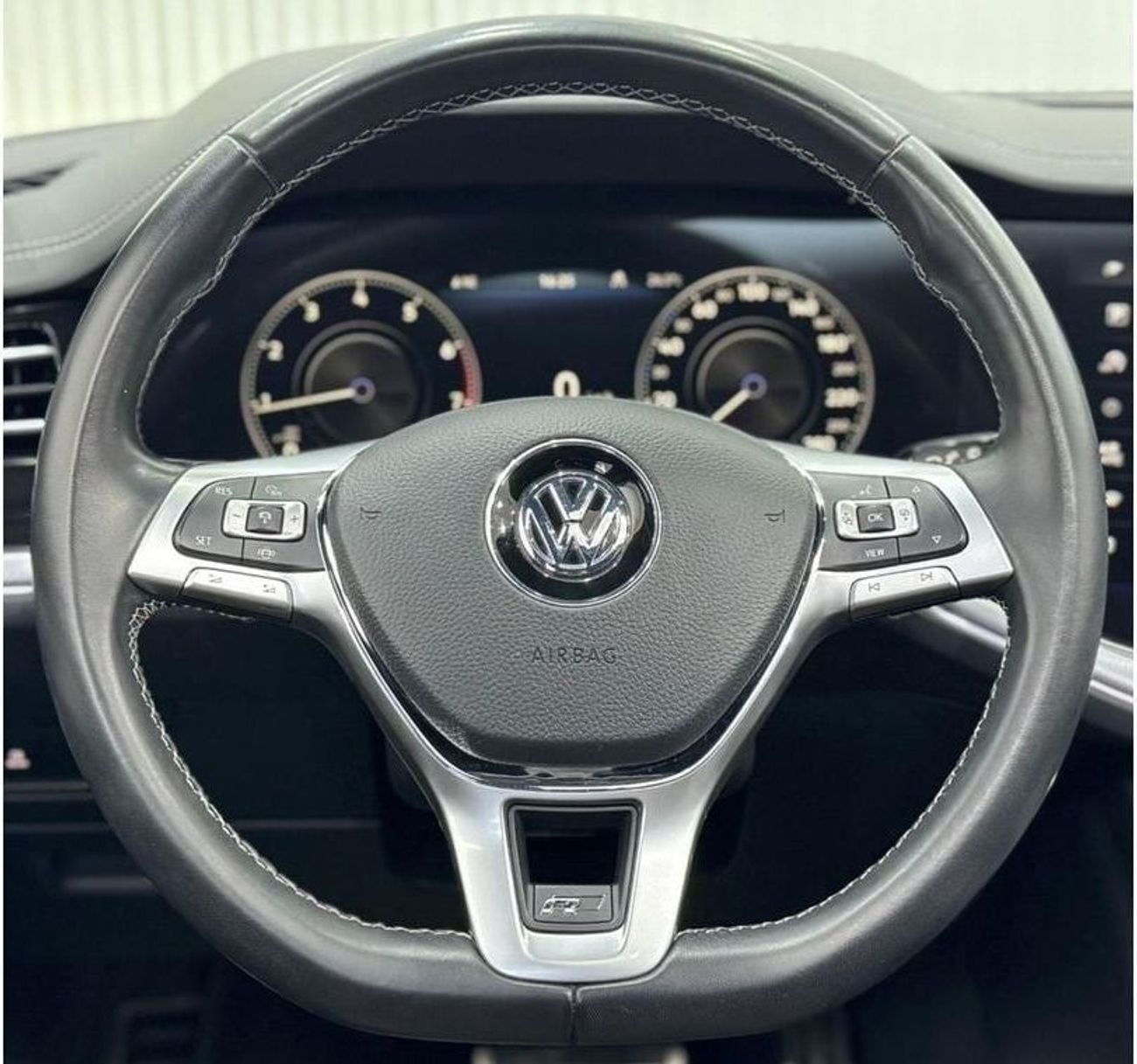 فولكس واجن طوارق R-Line 3.0L AWD 2020 Volkswagen Touareg R-Line Black Edition, 1 Year Warranty, Full Agency Service H