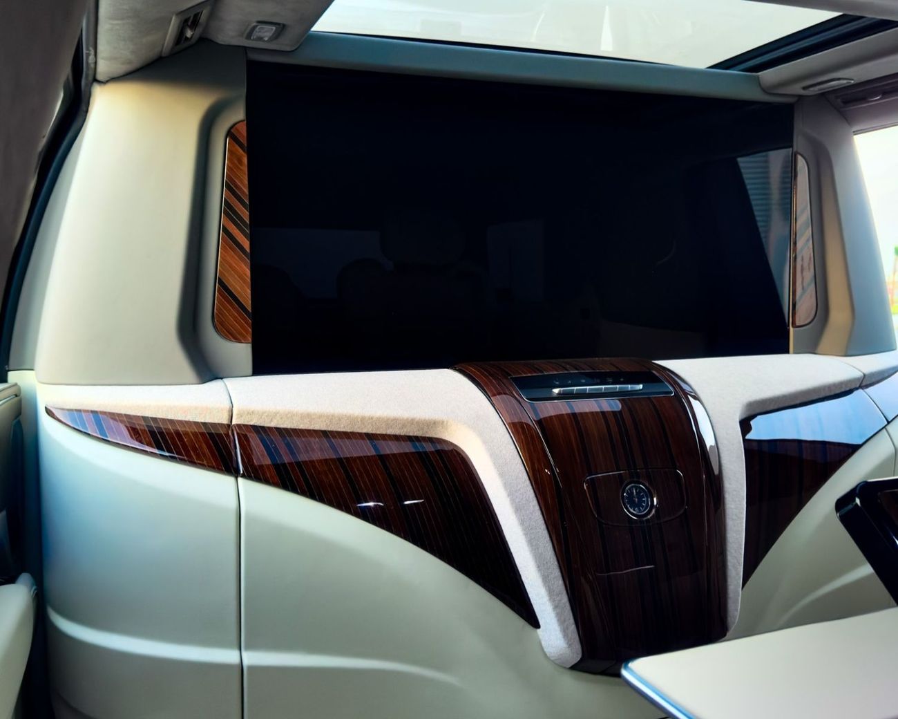 Cadillac Escalade Sport Platinum 6.2L AWD VIP INTERIOR CABIN (EXPORT ONLY)