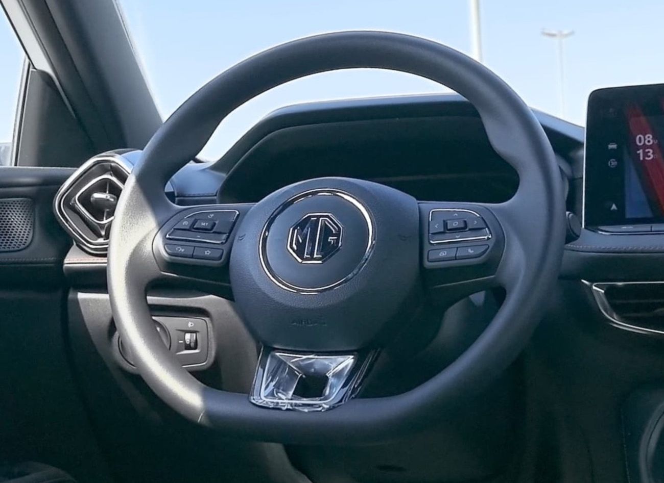 أم جي 5 2025 MG5 1.5L LUXURY AUTOMATIC TRANSMISSION FULL OPTION