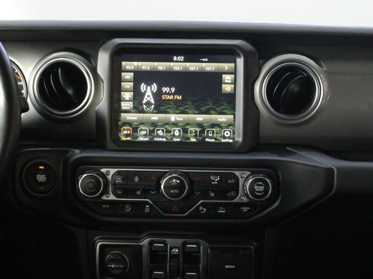 Jeep Wrangler Sahara Edition