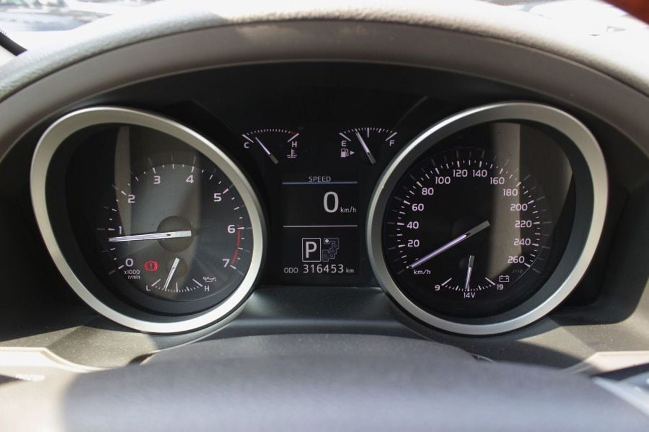 تويوتا لاند كروزر VXR 5.7L 4WD