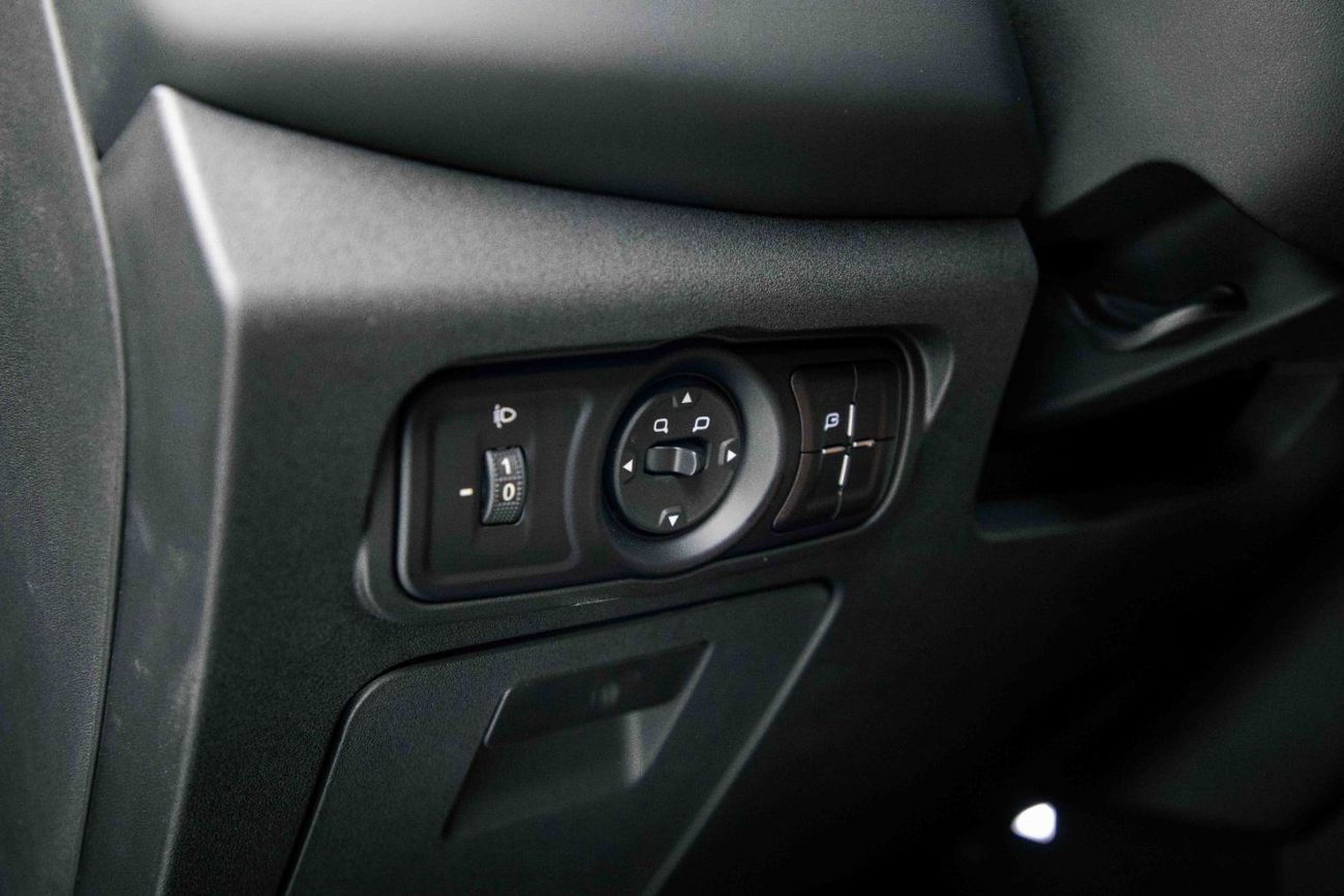 باو 212 T01 Adventurer 2.0L – Black Inside Brown