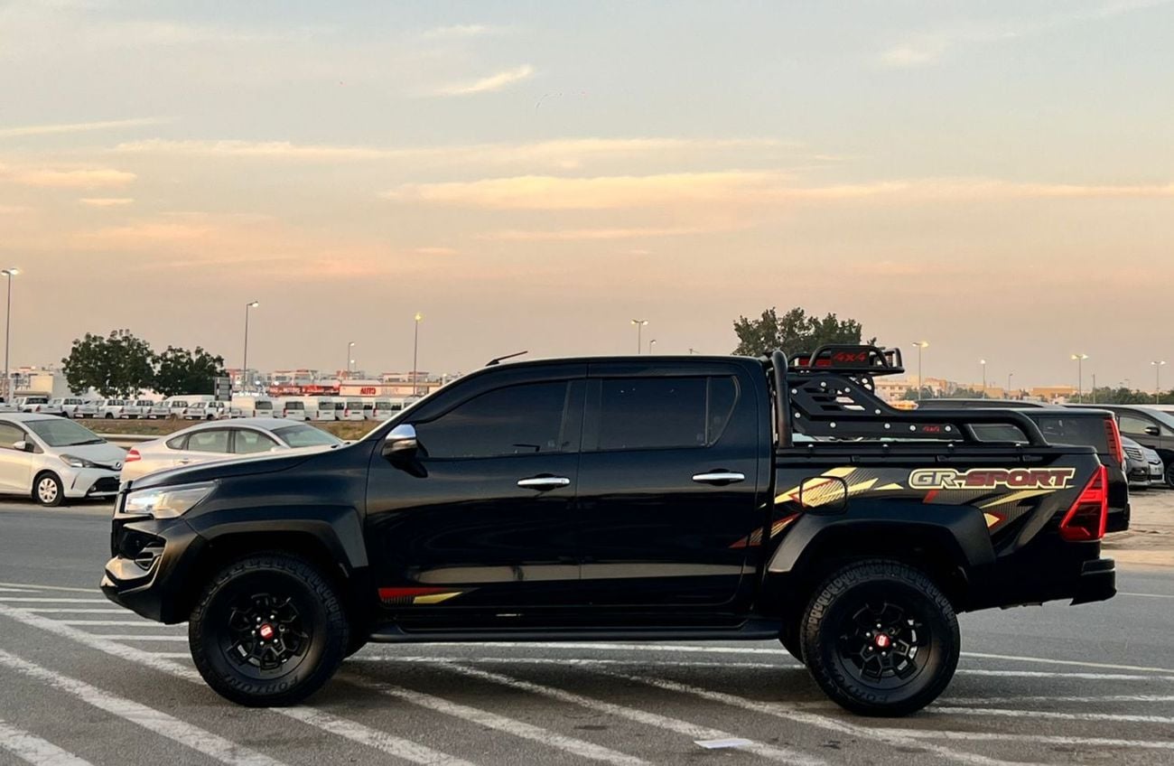 Toyota Hilux SGLX 2021 Toyota Hilux Black Edition - Trunk Cover - 2.7L V4 - GCC - AWD 4x4 - Rear Camera - Le