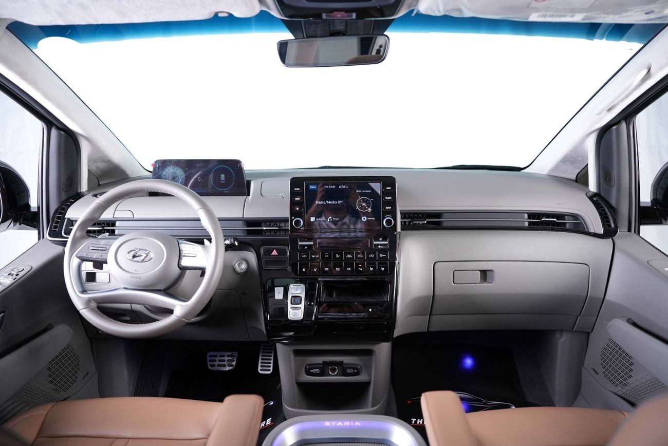 Hyundai Staria Van 3.5L (6 Seater) GCC - Full Service History- 7 Seater VIP Leather Seats- Mint Condition