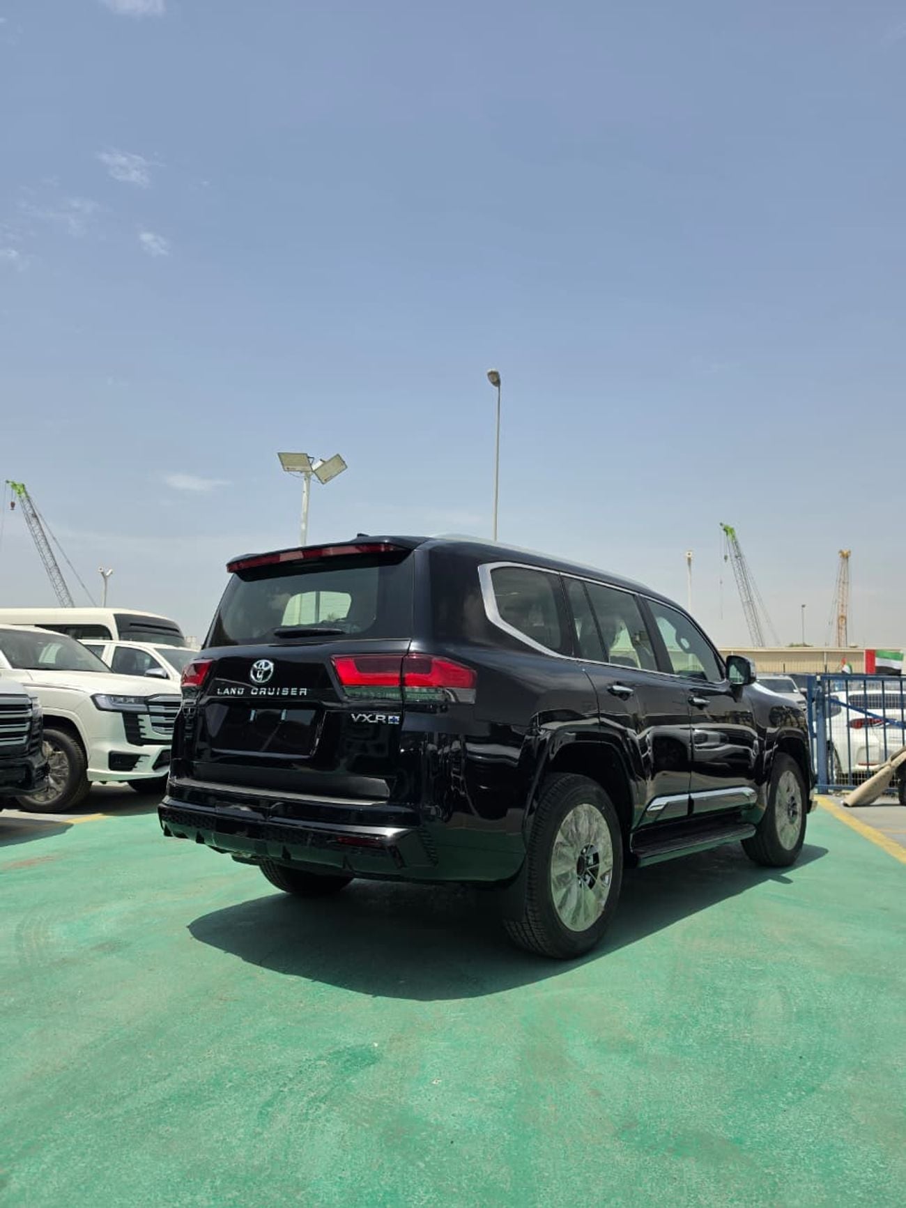 تويوتا لاند كروزر Toyota Land Cruiser LC300 VXR Plus 4.0 2026 – Full Option | Black / Black