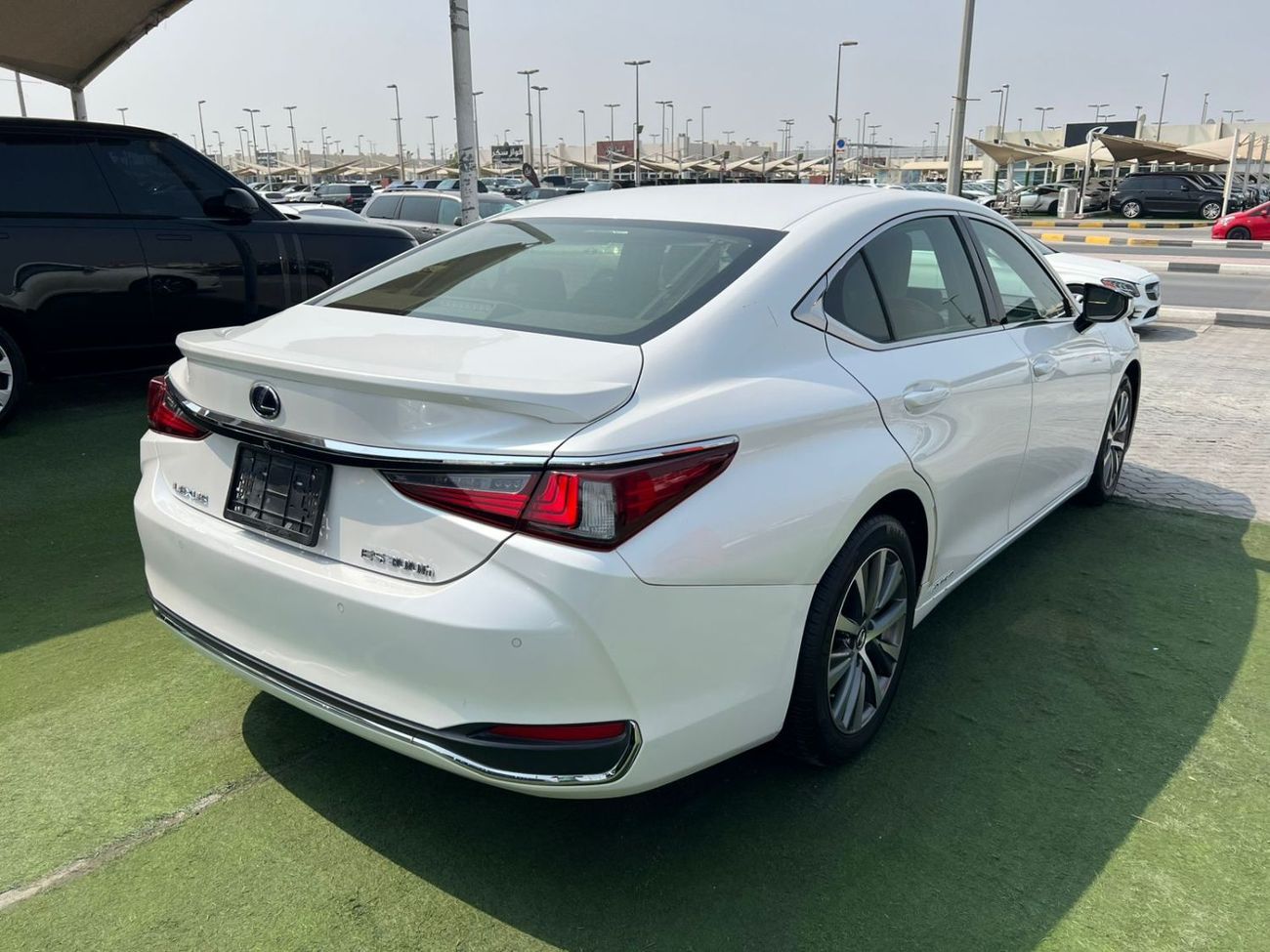 لكزس ES300h Hybrid 2.5L (214 HP)
