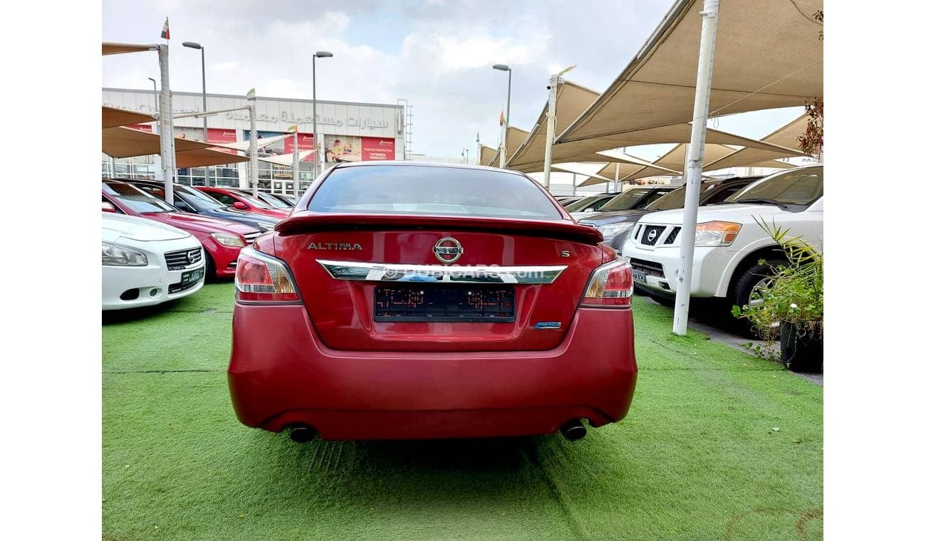 Nissan Altima 2014 model, American import, burgundy color, inside beige, cruise control, in excellent condition, y