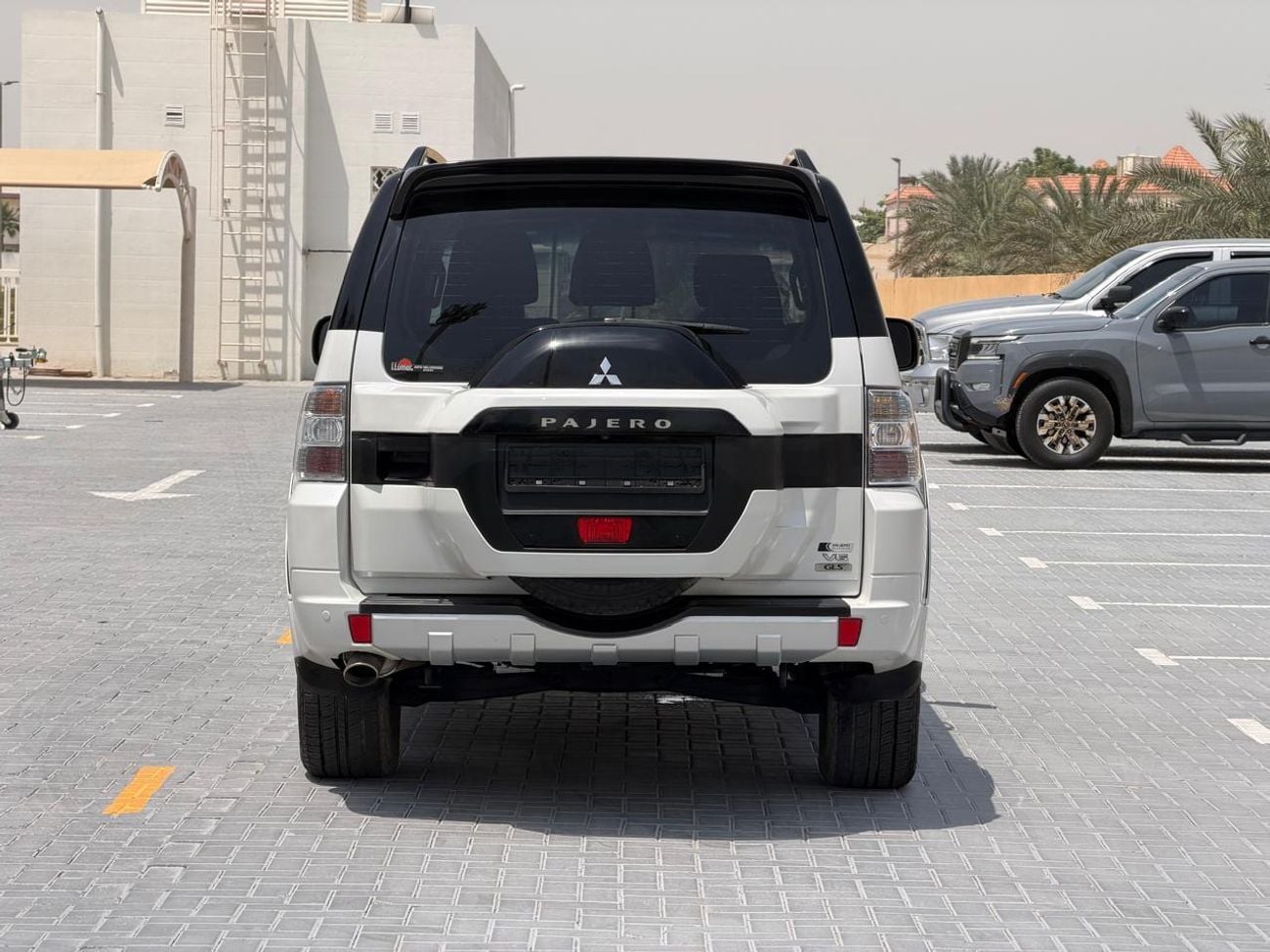 ميتسوبيشي باجيرو  3.5L Petrol | RockFord System | Sunroof
