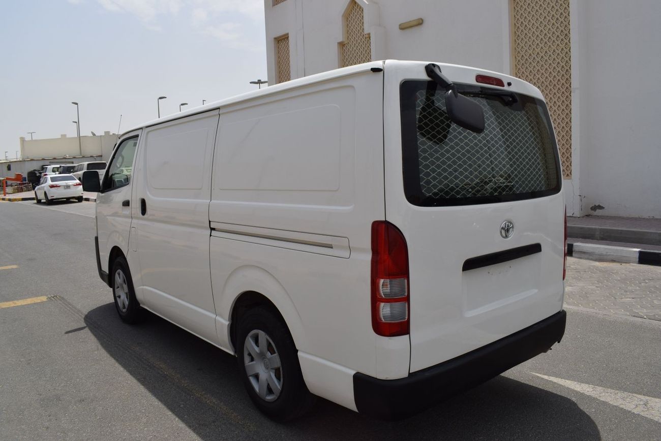 تويوتا هاياس GL - Std سقف