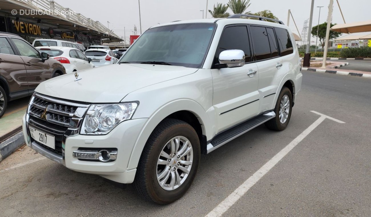 Mitsubishi Pajero GLS Highline 3.8 GOLD - 2019 - Full Habtoor Service - Under Warranty