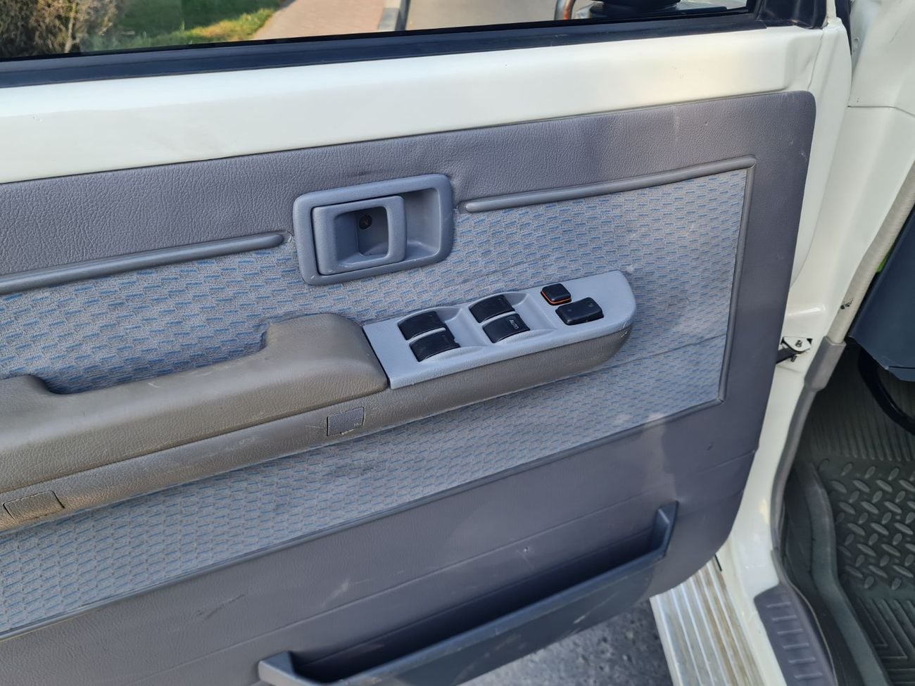 Toyota Land Cruiser Pick Up Double Cabin  Left Hand Drive Engine:  V6
