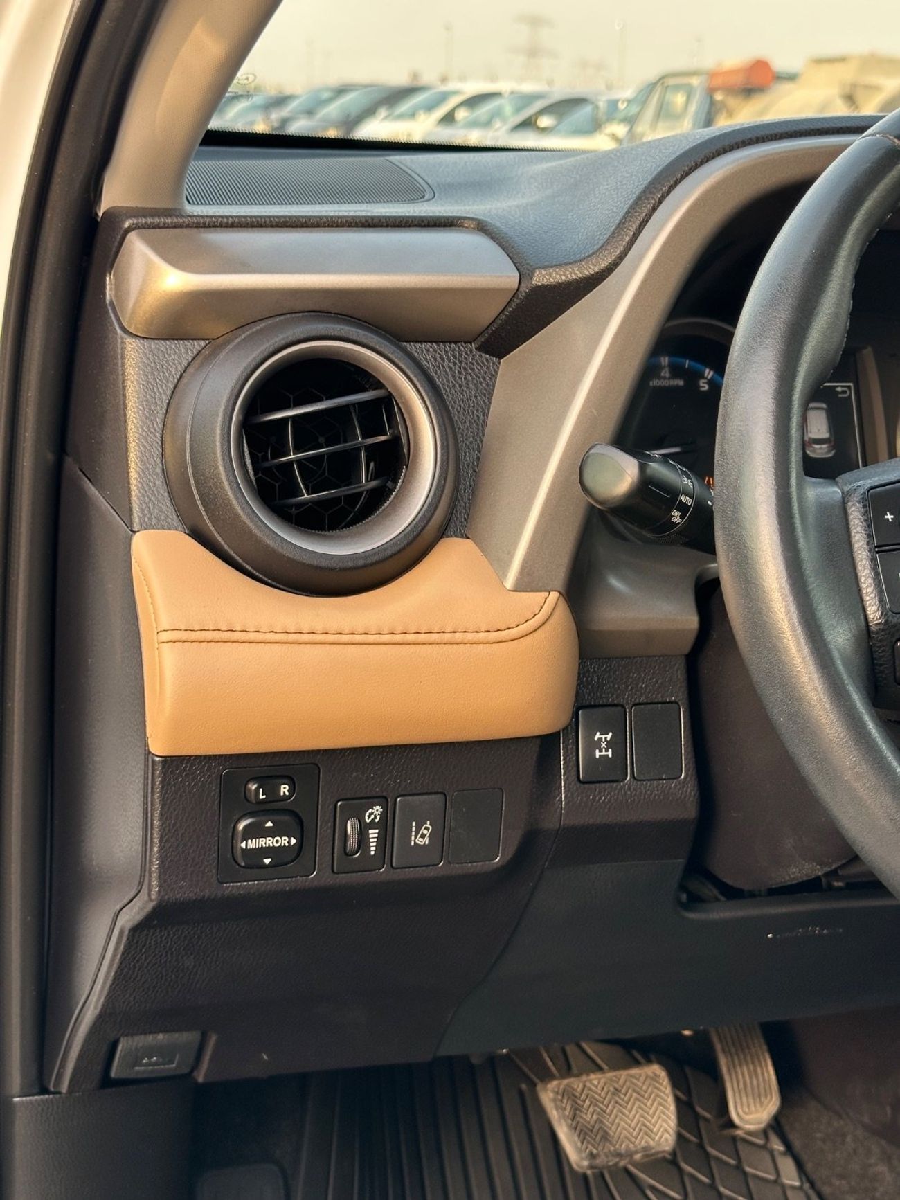 Toyota RAV4 XLE 4WD sunroof and Full Option