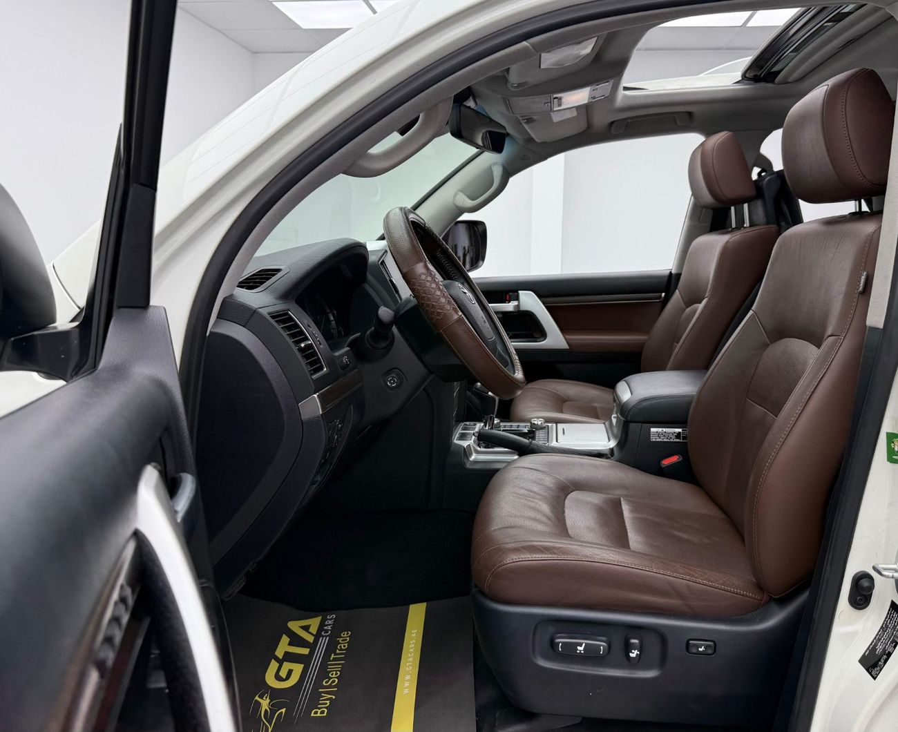 تويوتا لاند كروزر 2021 Toyota Land Cruiser VX-E V8, 1 Year Unlimited KM Warranty, Full Toyota Service History, GCC