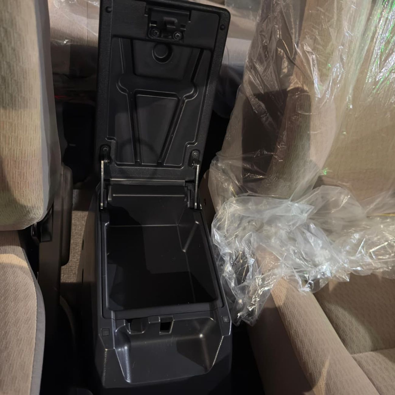 تويوتا لاند كروزر 70 2026 Toyota LC76 4.0L Petrol full option with Radar.