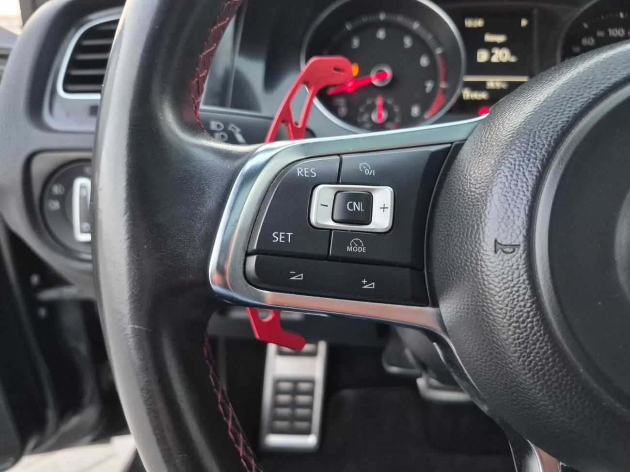 فولكس واجن جولف GTI 2.0L