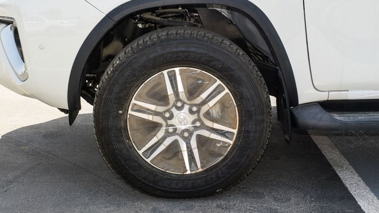 Toyota Fortuner ECTP2M006  -2025 Toyota Fortuner Mid 4.0L Petrol Auto 4wd White