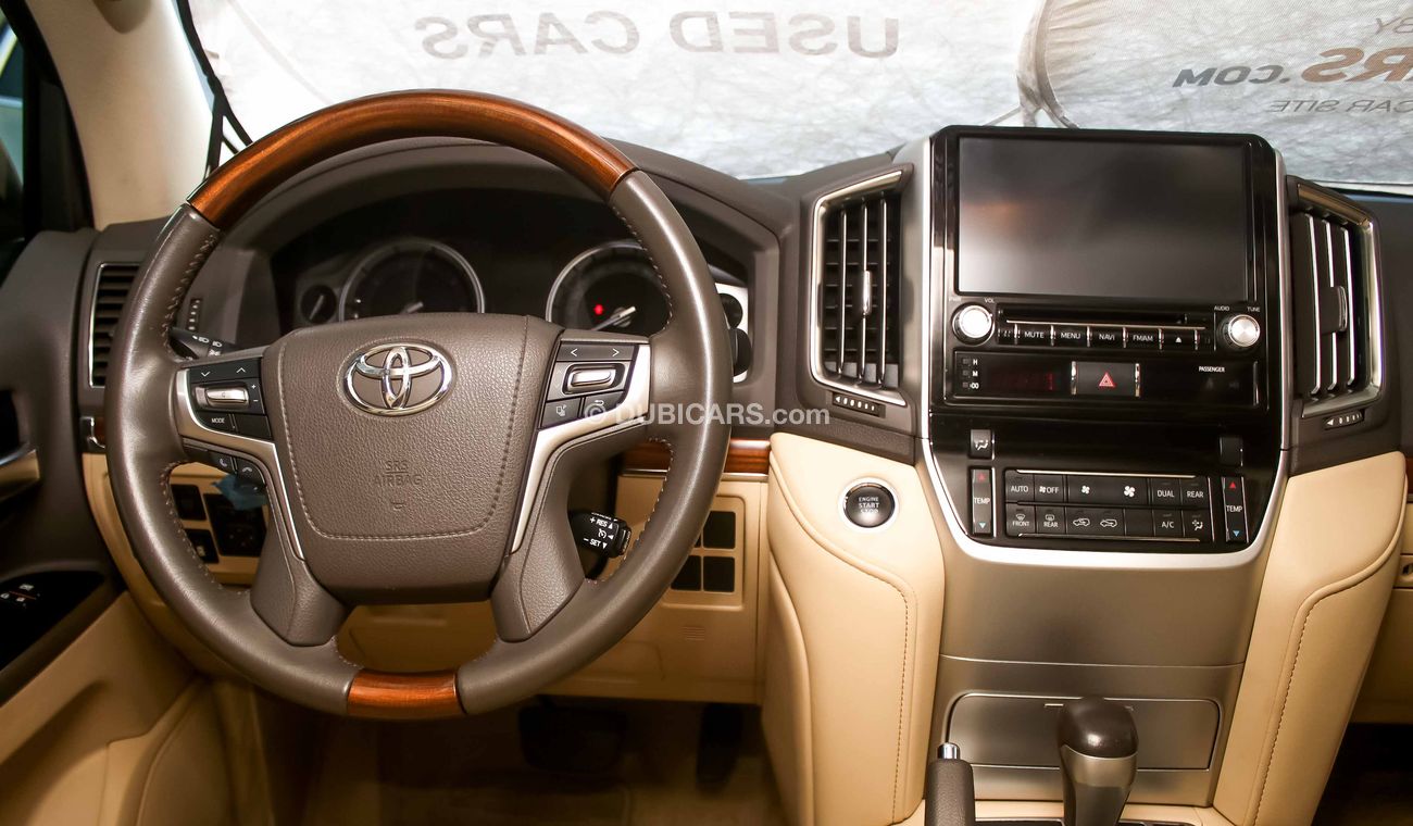 Toyota Land Cruiser VXR 5.7 V8